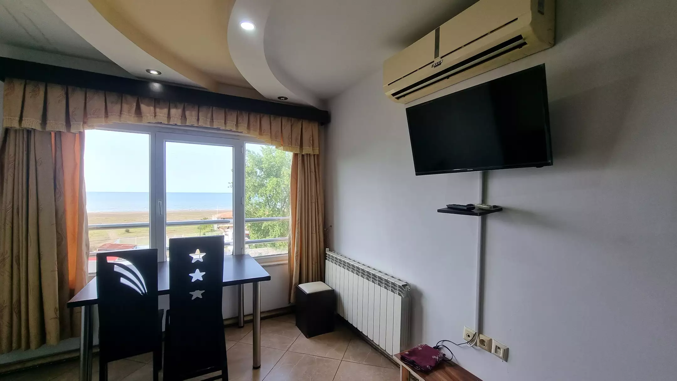 Alibaba https://cdn.alibaba.ir/ostorage/hotel-accommodation-images/685a8816ac13a7ed0d84e071_سوییت یک خوابه پنج تخته (1).webp